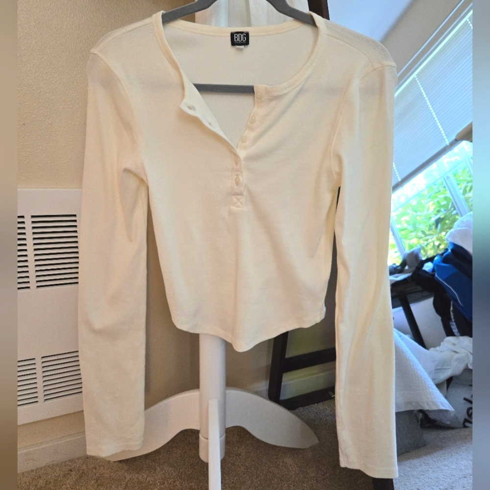 BCG Ivory Fitted Crop Henley Shirt